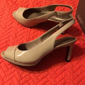 Life Stride 9w taupe heels